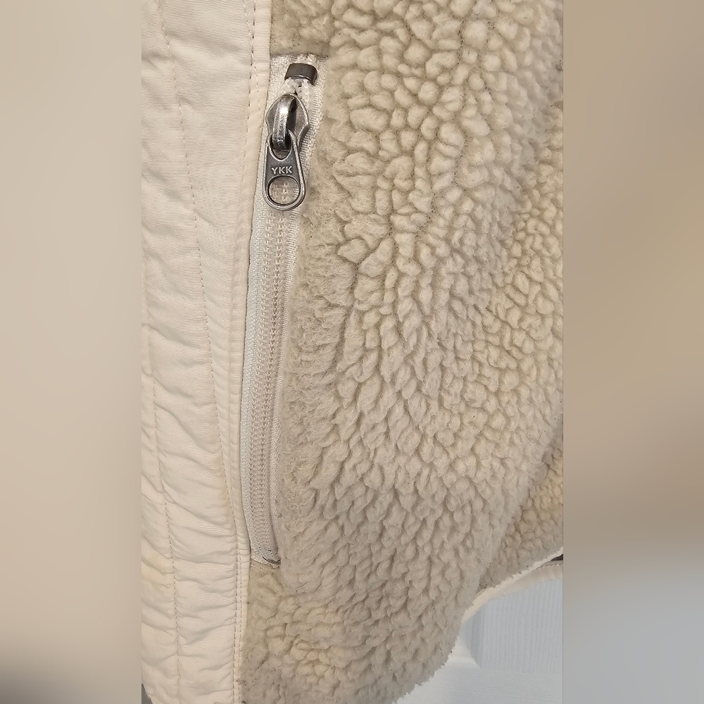 Patagonia Women's Retro-X Synchilla Tan/Cream Warm Jacket--Size Medium - Picture 4 of 9